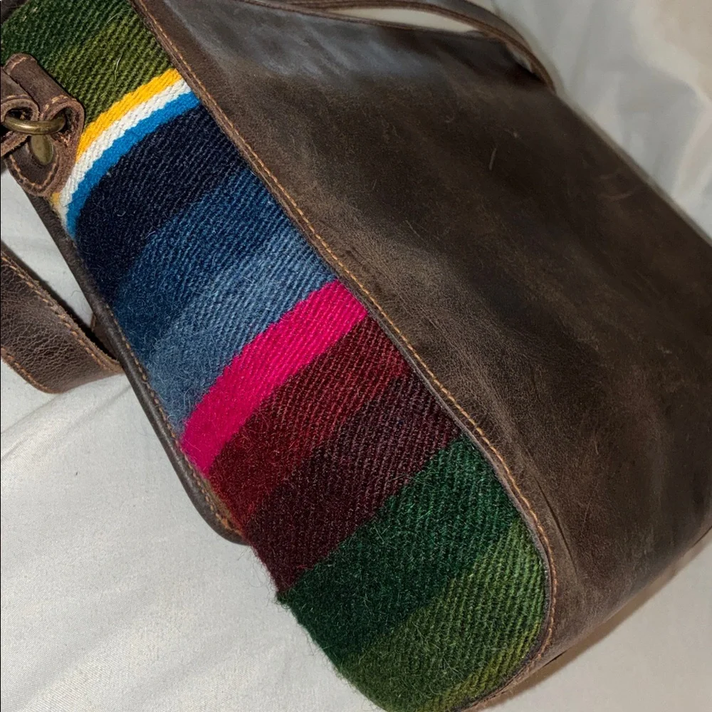 The White Yak Brown Leather Messenger Bag with Multicolor Stripes‎